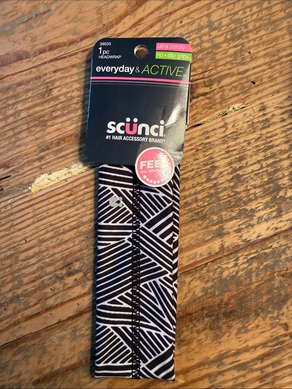 scunci Black & White Geometric No-Slip Headwrap